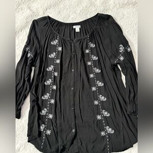 Old Navy Women’s Top with Embroidered Pattern- black- large